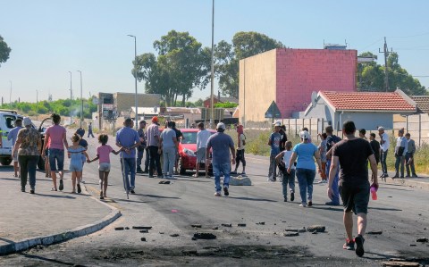 Blue Downs residents block road with fiery protest after five days without power