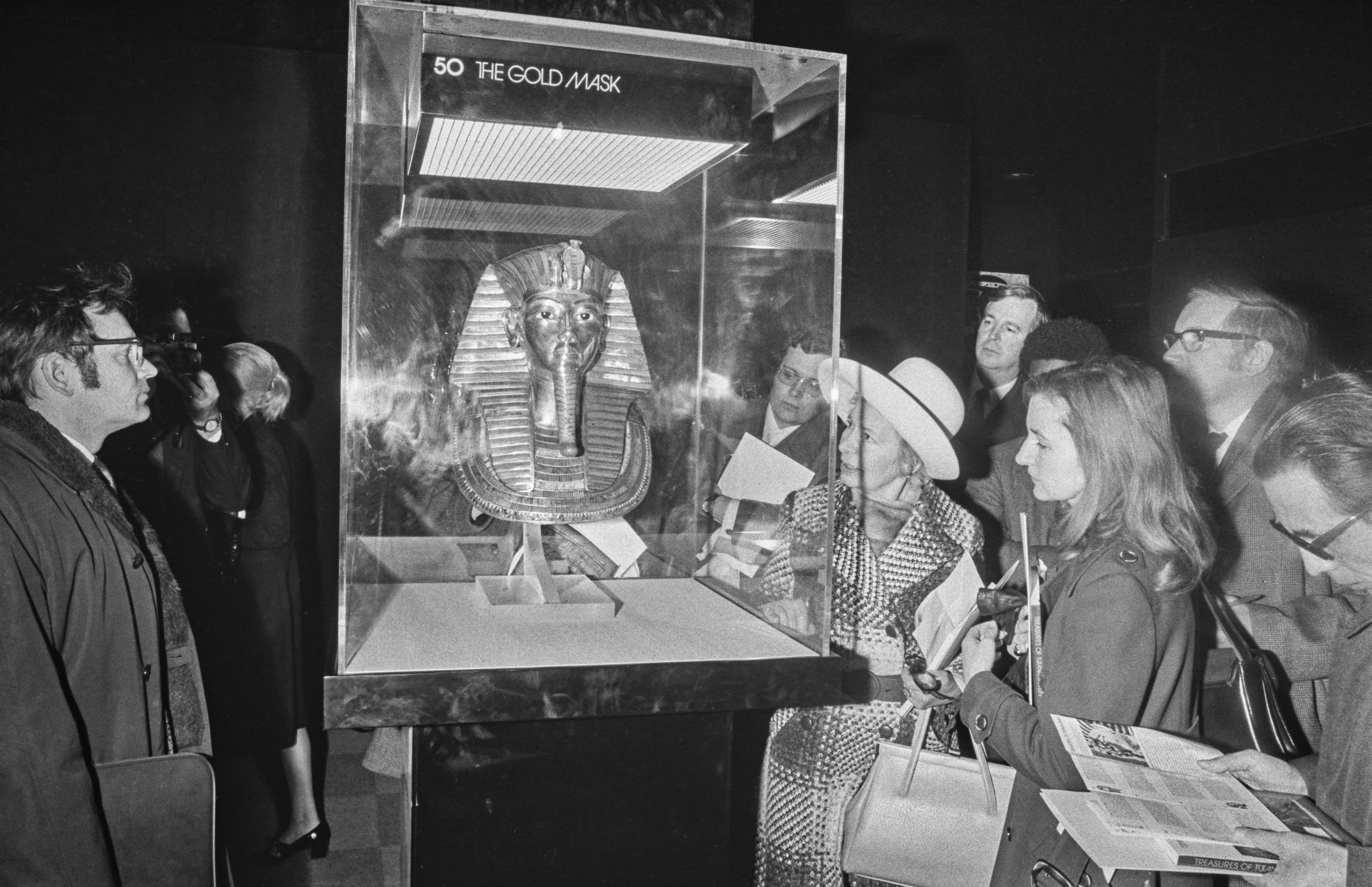 The gold death mask of Egyptian pharaoh Tutankhamun at the British Museum in London, the highlight of the Treasures of Tutankhamun exhibition, UK, 28th March 1972. (Photo by Evening Standard/Hulton Archive/Getty Images)