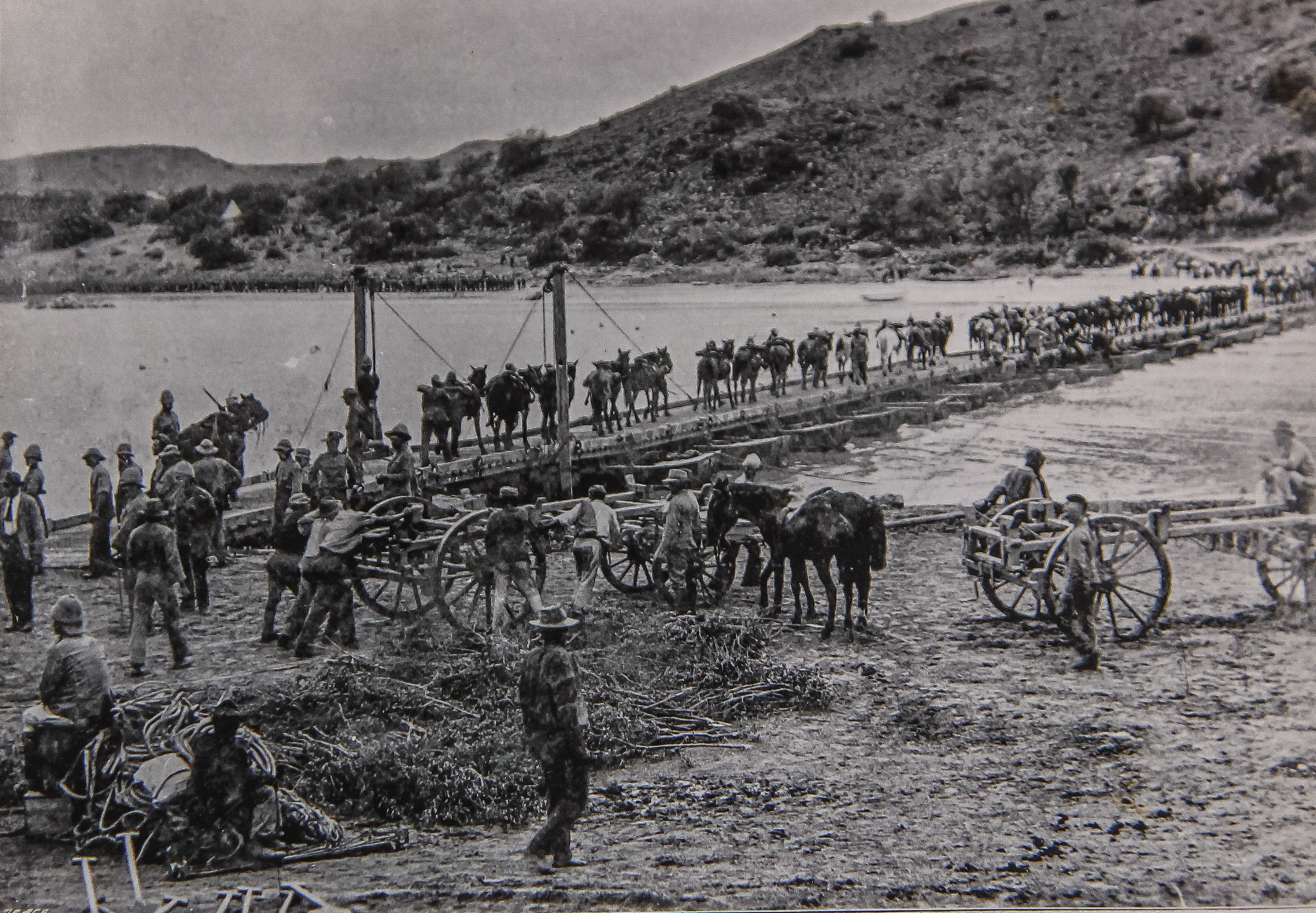 British military crossing into the Free State at Norval’s Pont. Image: Chris Marais