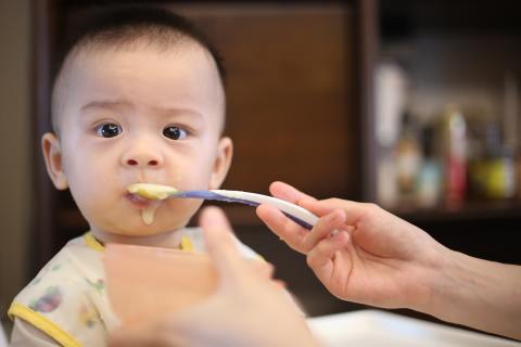 How to feed your baby – starting solids need not be scary
