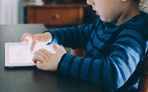 Kids’ screen time rose by 50% during the pandemic. 3 tips for the whole family to bring it back down