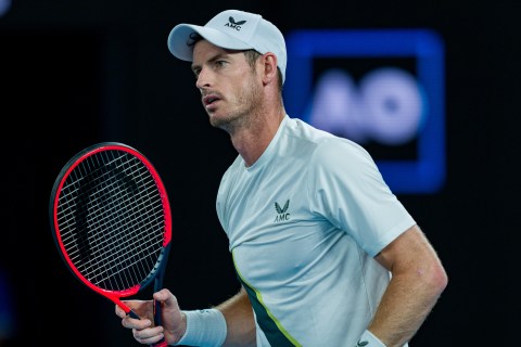 Murray musters some tennis magic as summer weather extremes disrupt Australian Open
