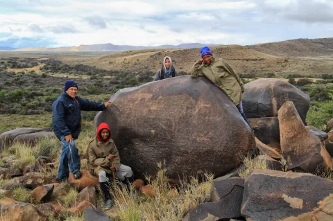 Gong rock songs in the stone hills of the Great Karoo