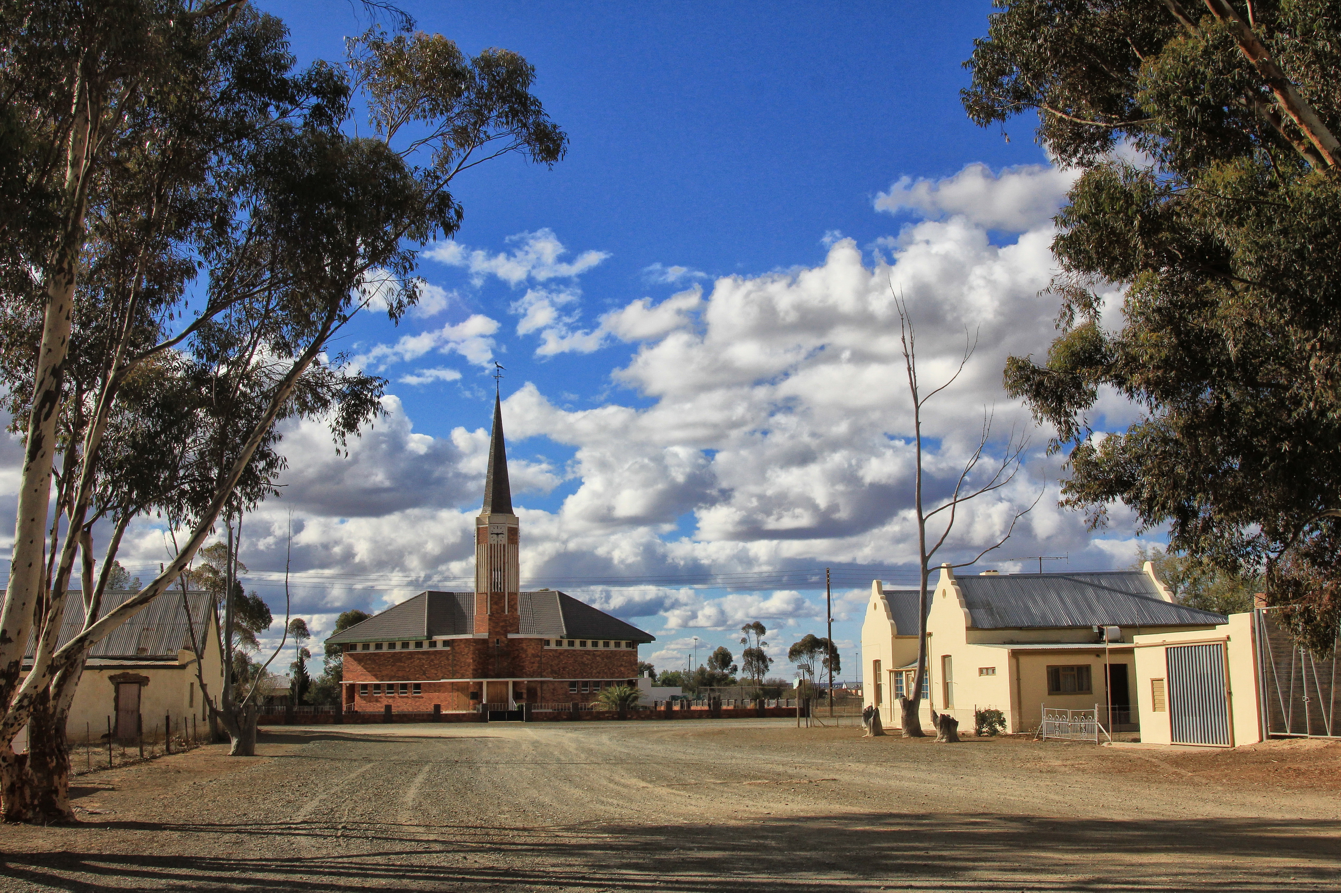 The Moederkerk in the middle of town, with its spire topped by a flying springbok weathervane. Image: Chris Marais