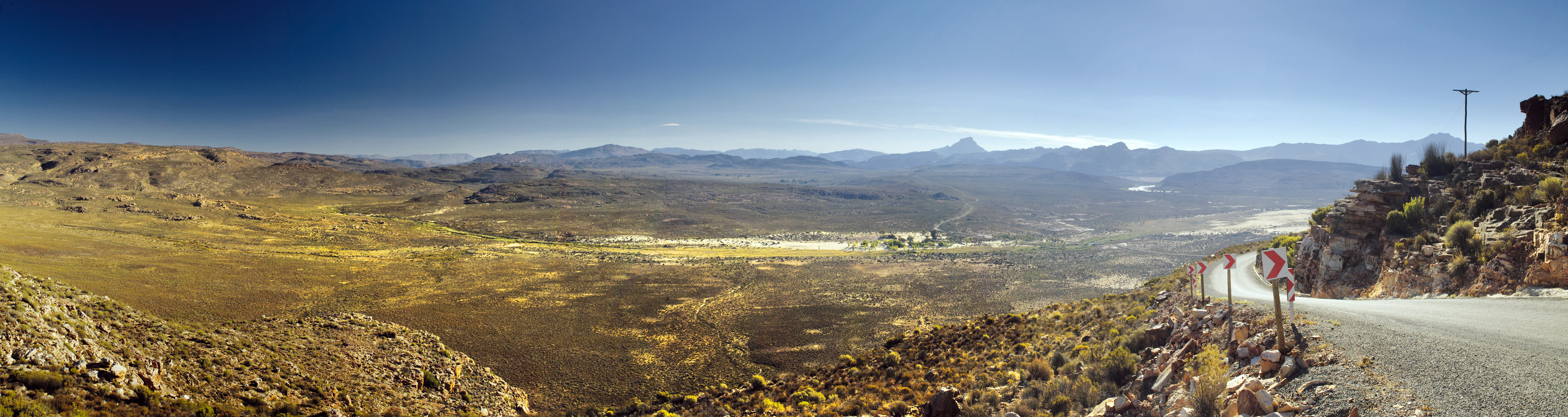 SOUTH AFRICA - May 2011: From the Katbakkies Pass, you can see Tafelberg on the left and Sneeukop on the right. Feature text available. (Photo by Gallo Images/GO!/Denver Hendricks)