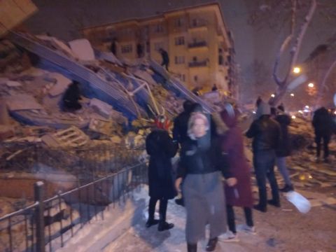 Death toll of Turkey and Syria earthquakes at more than 2,500; millions lose electricity