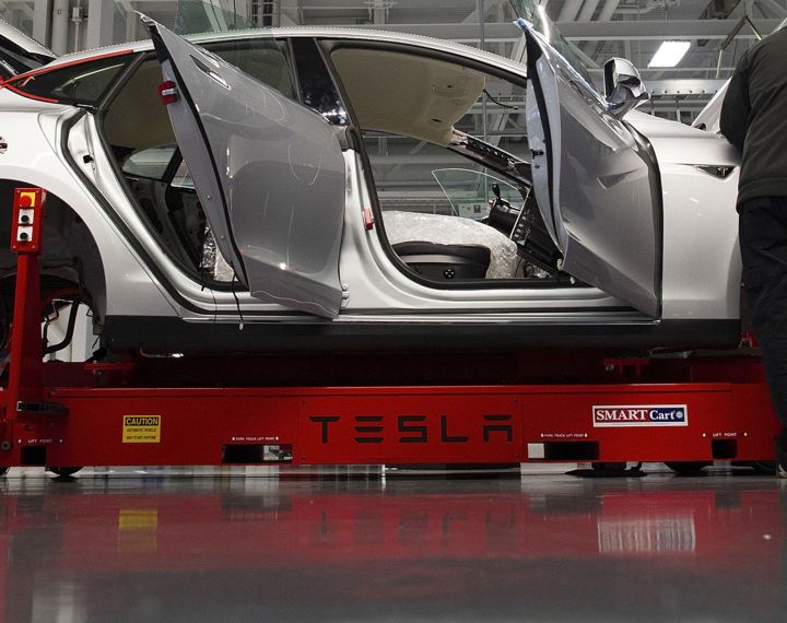 Tesla starts to lay off some battery workers at factory in China