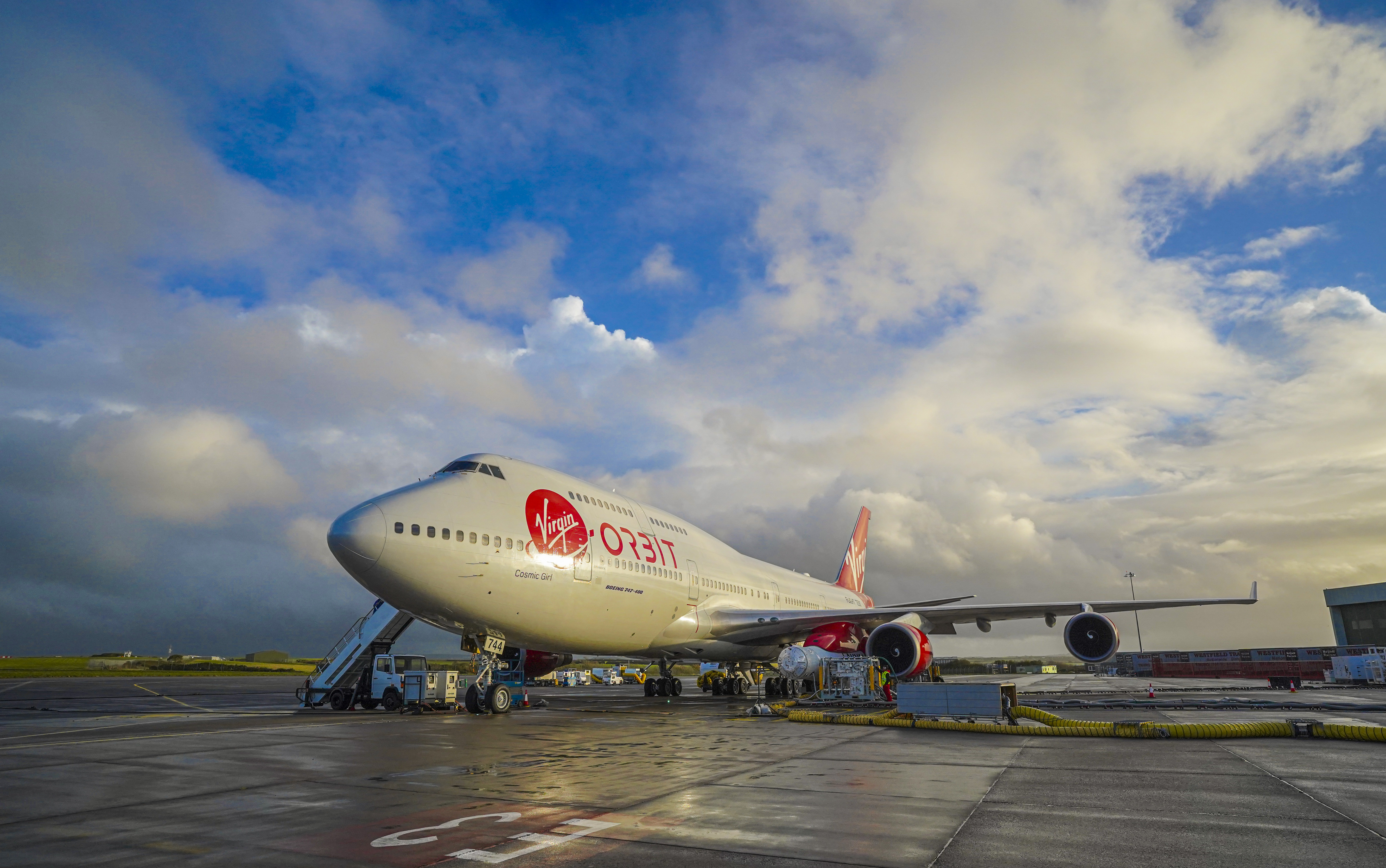 Cosmic Girl, the modified Boeing 747 on November 08, 2022 in Newquay, England. Virgin Orbit's carrier plane "Cosmic Girl," used to carry a rocket, named LauncherOne, under one of its wings. Image: Hugh Hastings / Getty Images