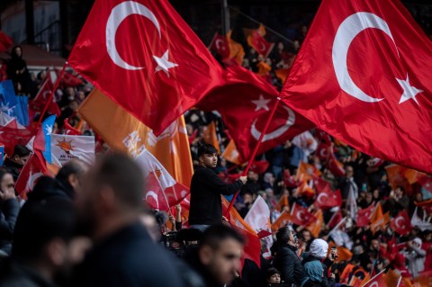 Turkey faces election runoff, Erdoğan seen with momentum