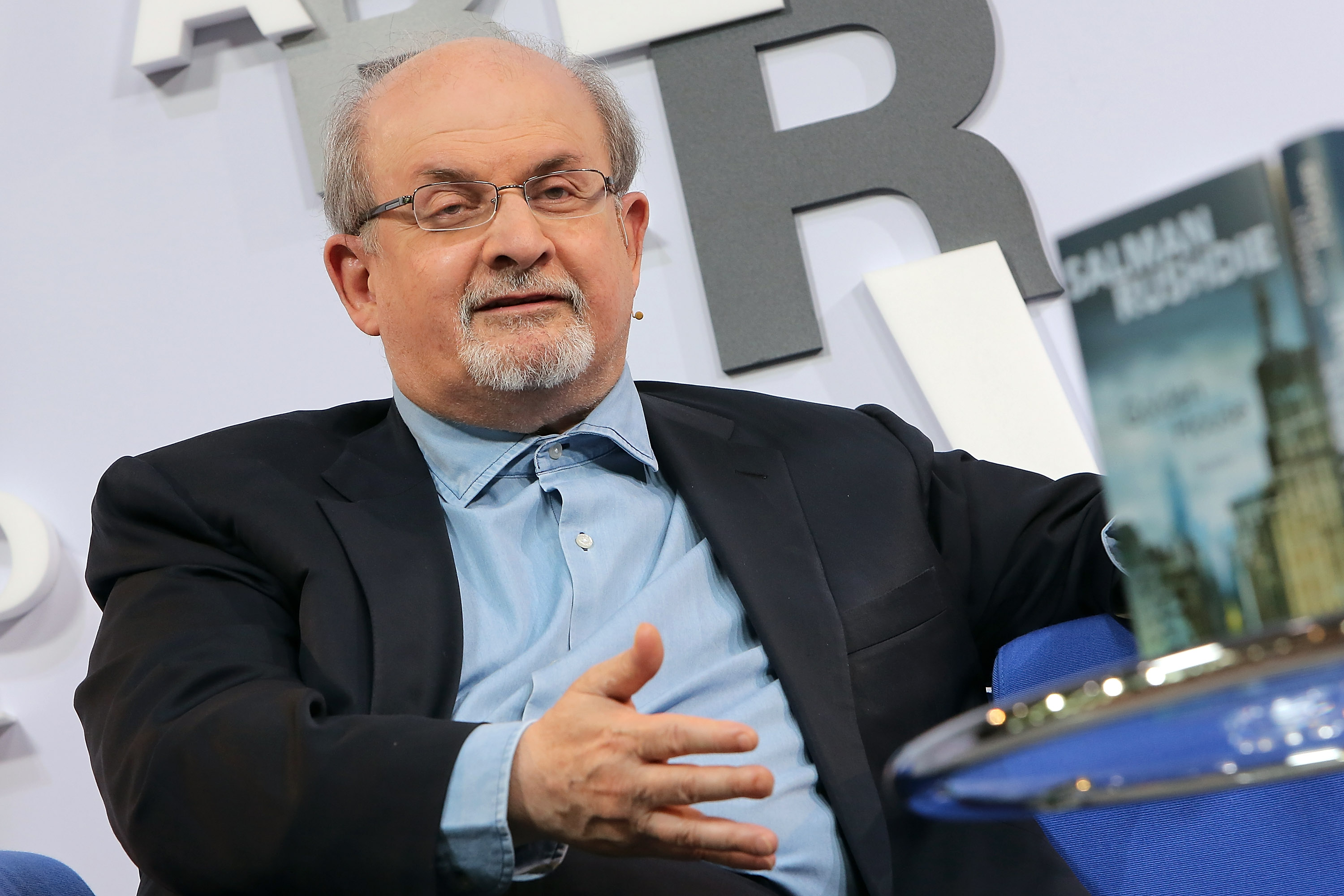 Author Salman Rushdie at the Blue Sofa at the 2017 Frankfurt Book Fair (Frankfurter Buchmesse) on October 12, 2017 in Frankfurt am Main, Germany. Image: Hannelore Foerster / Getty Images