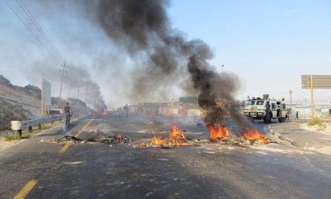 Khayelitsha protesters released without charge following chaotic road blockade over City refuse collection contract