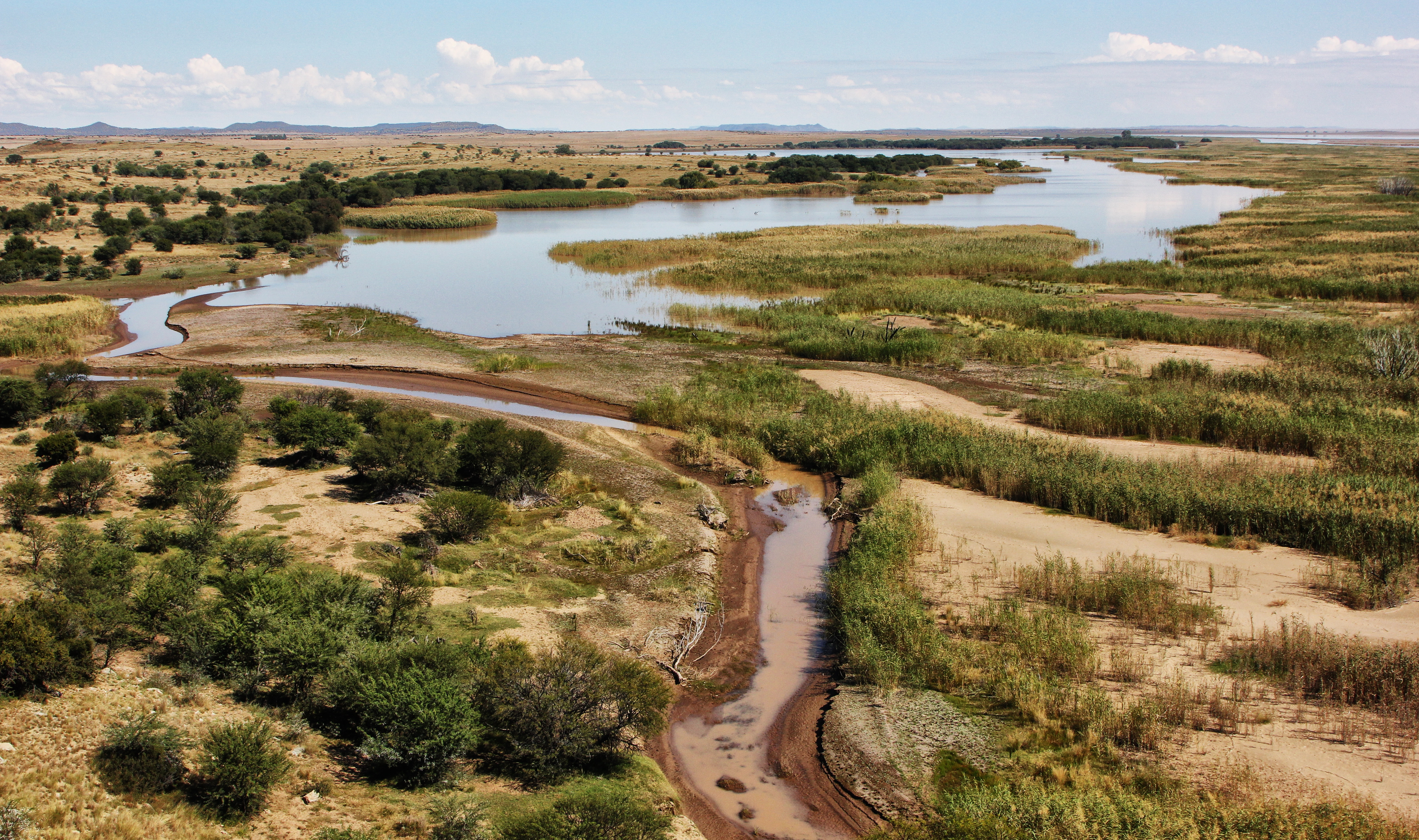 The channels formed by the Orange River as it flows into the dam near Bethulie. Image: Chris Marais
