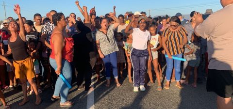 Water woes in Vanrhynsdorp see residents take to the streets