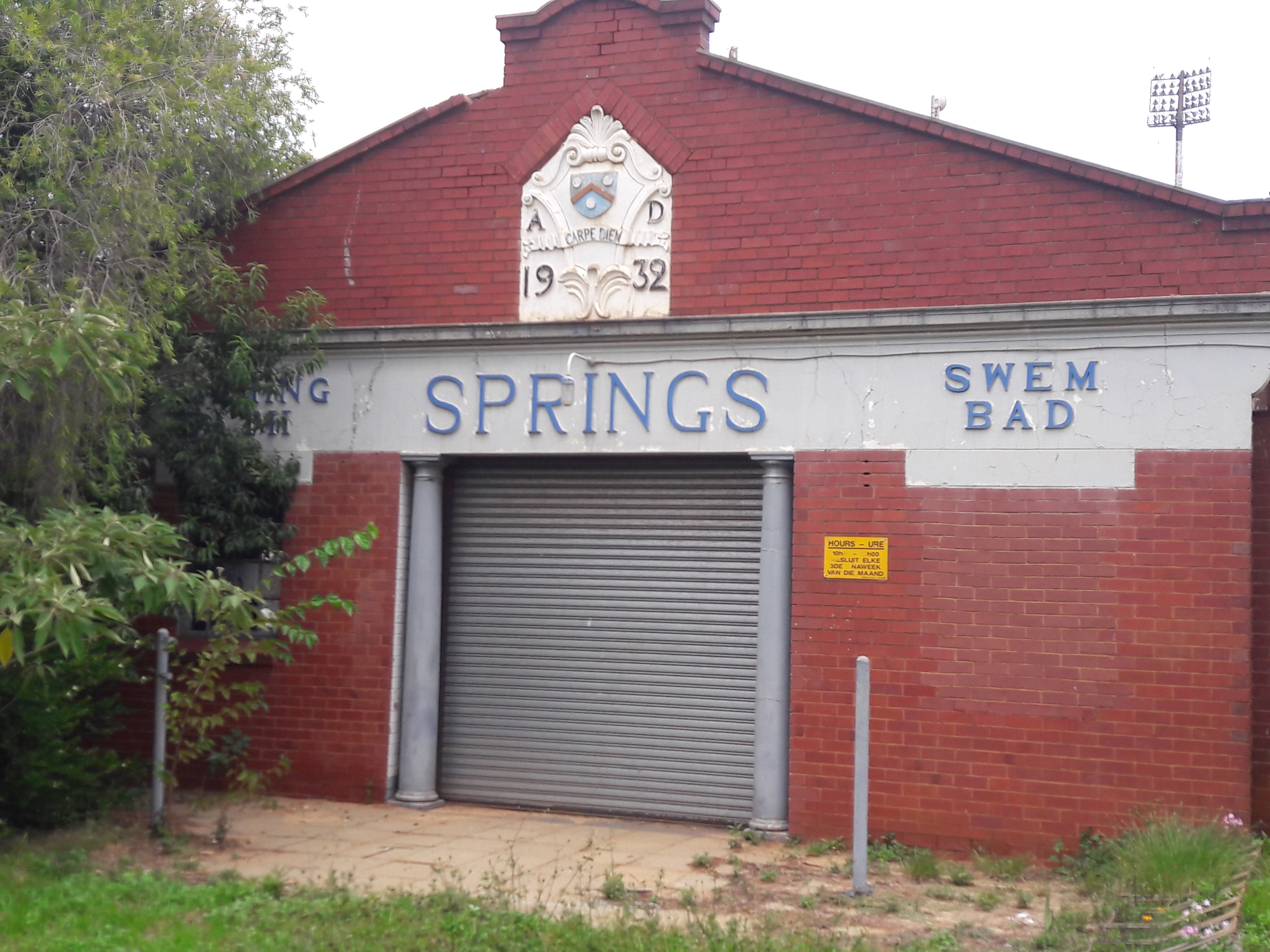 Entrance to Springs swimming pool and the park. Image: Barbara Adair and Sreddy Yen