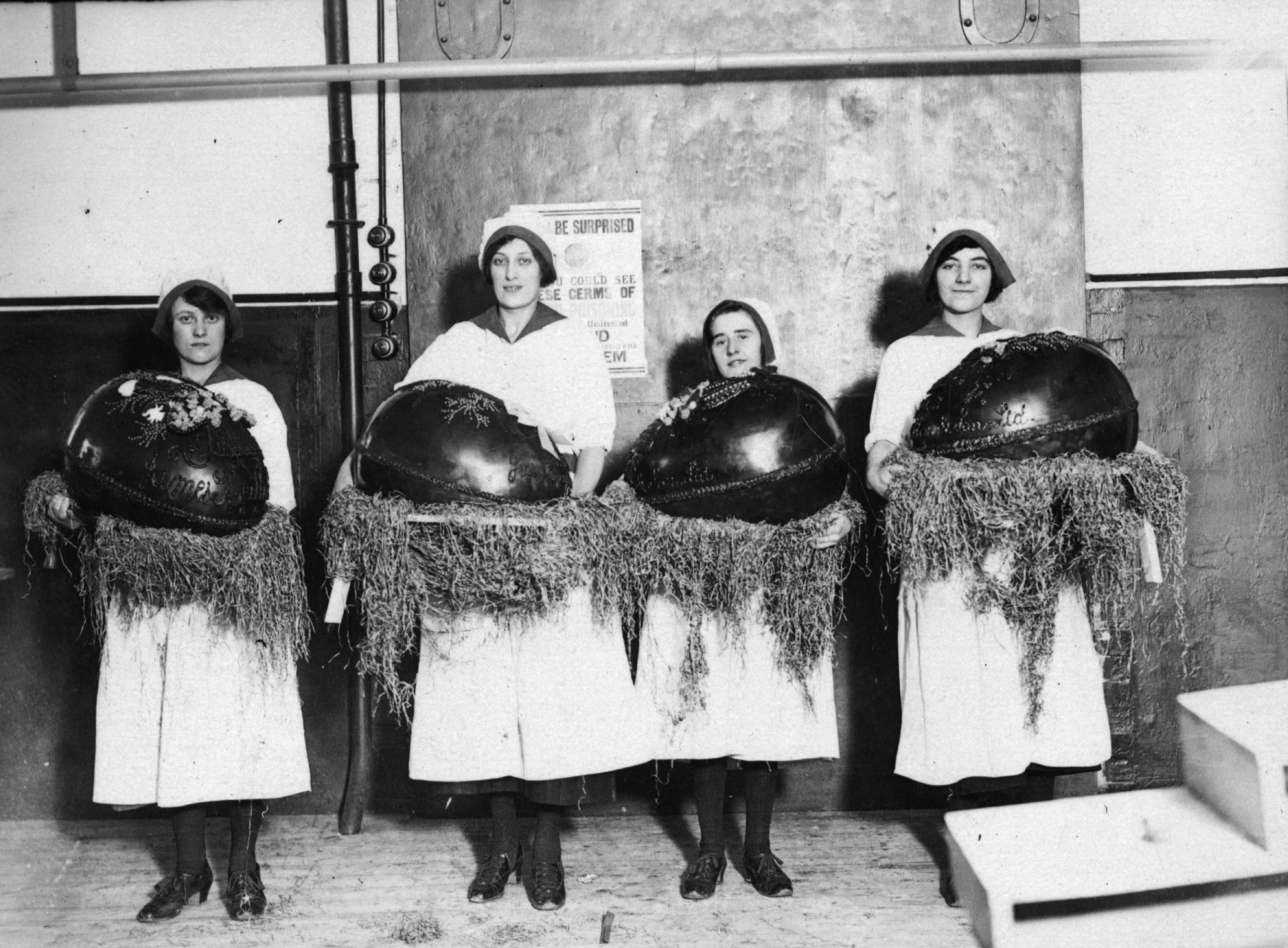 March 1923: Four cooks show off their enormous Easter Eggs. (Photo by Topical Press Agency/Getty Images)