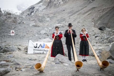 ‘Good-bye Morteratsch Glacier’ ceremony in Val Morteratsch, and more from around the world