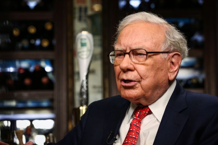Bid to Remove Warren Buffett as Chair of Berkshire Hathaway Rejected at Meeting