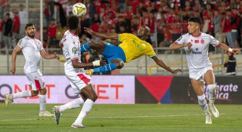 Mamelodi Sundowns keep calm – amid a sea of red – to avoid defeat against Wydad Casablanca