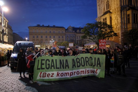 ‘Stop killing us’ – Polish women protest against anti-abortion law