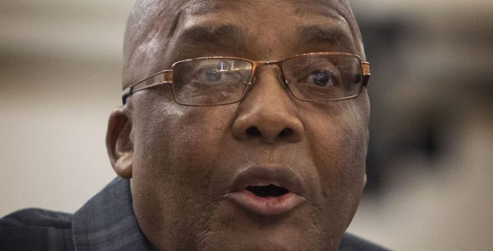 Minister Motsoaledi apologises to South Africa for ‘the mess created’ by his department