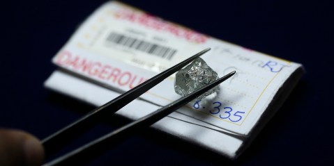 Botswana and De Beers ink a last-minute, 10-year new deal on diamond sales