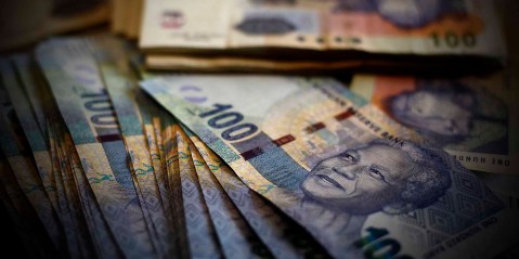 South African bank notes in Johannesburg 17 January 2013. (Photo: Reuters / Siphiwe Sibeko)
