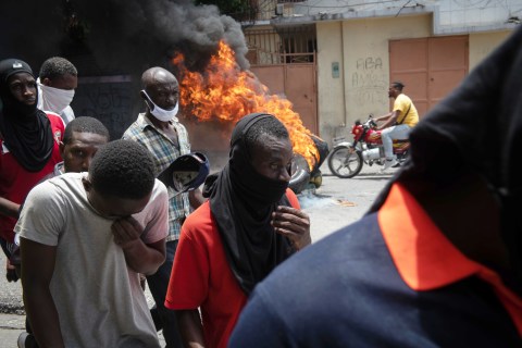 Haiti aid groups halt operations as thousands flee gang warfare
