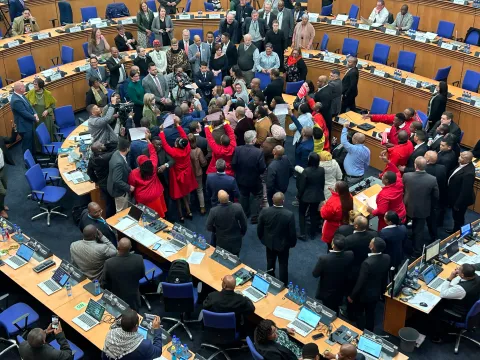 Watch — EFF, ANC fracas brings COCT council meeting to standstill over JP Smith handling of taxi crisis