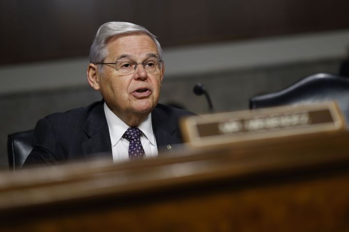 Senator Menendez Charged With Taking Bribes of Gold Bars, Cash