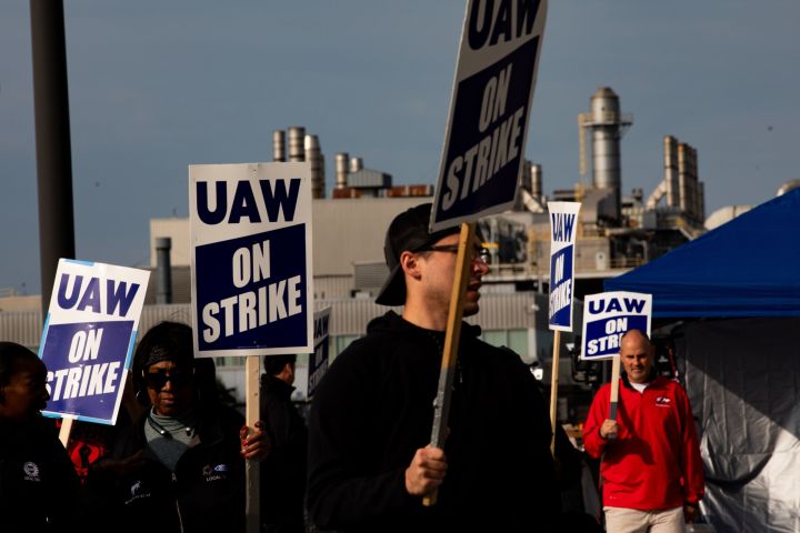 UAW to Expand Strike Against GM and Stellantis While Sparing Ford
