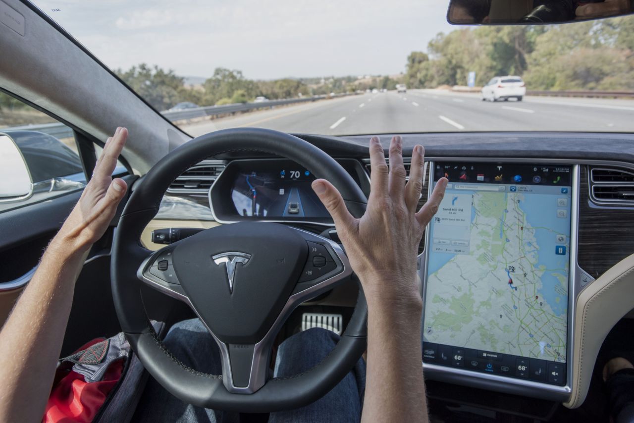 Tesla enlists Apple to prove driver killed in crash was gaming