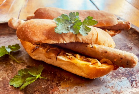 Lekker Brekker Monday: Bratwurst hotdog
