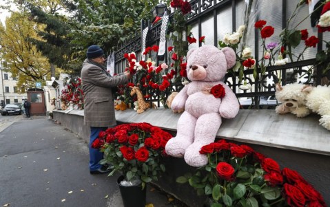 Floral tributes for Palestinians, in Russia, and more from around the world