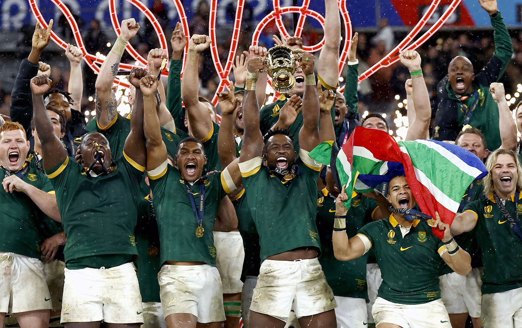 Captain Siya Kolisi lifts the Webb Ellis Cup after the Springboks' World Cup win against New Zealand on 28 October 2023.