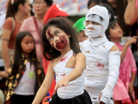 Children take part in Halloween parade, and more from around the world