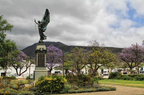 Graaff-Reinet III: The English Angel, the unstoppable pilot, the restorers and the shearers