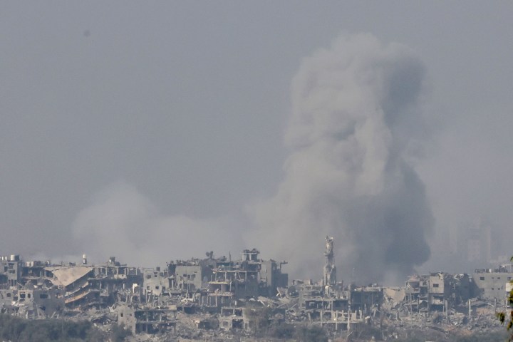 Israeli army battles Hamas fighters in drive towards Gaza City
