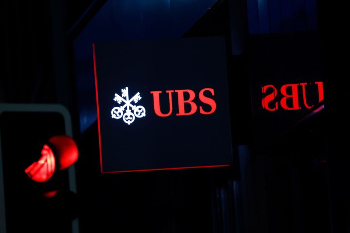 UBS Seeks to Shed $5 Billion in Rich Clients’ Assets