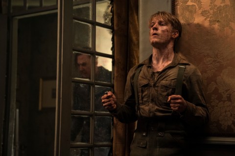 All the Light We Cannot See. (L to R) Lars Eidinger as Sergeant Major Reinhold von Rumpel, Louis Hofmann as Werner Pfennig in episode 104 of 'All the Light We Cannot See'. Image: Atsushi Nishijima/Netflix © 2023