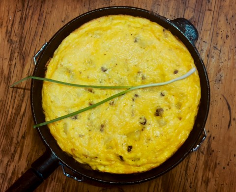 Lekker Brekker Monday: Cheesy Spanish potato & onion omelette