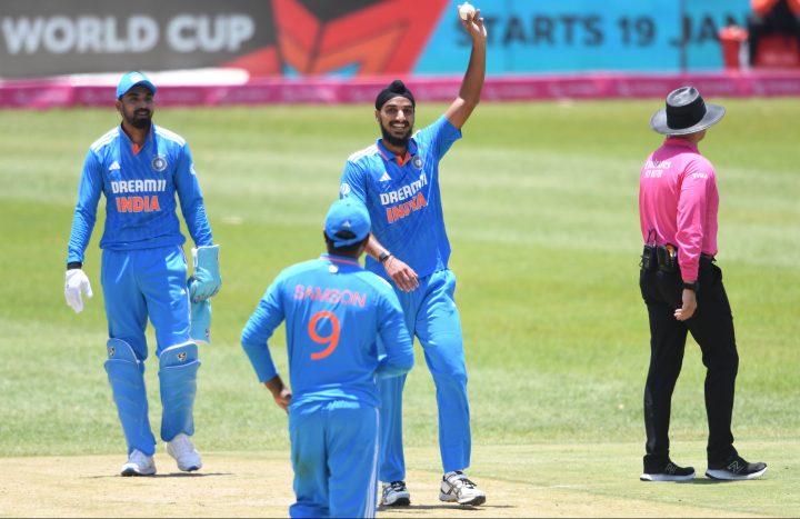 Singh, Khan rip through South Africa in first ODI to steer India to eight-wicket win