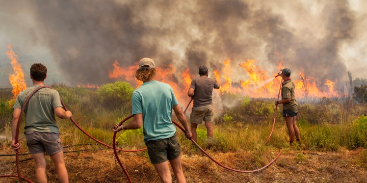 Cape Winelands blazes rip through thousands of hectares, people evacuated