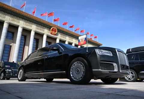 Putin gives North Korea’s Kim Jong Un a Russian limo as a gift