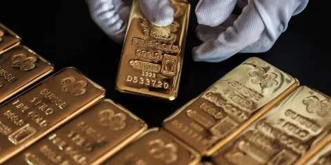 Gold shines as US dollar loses lustre for central banks