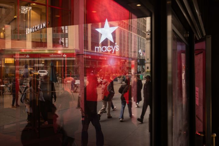 Macy’s to Close 150 Namesake Stores, Grow Luxury Brands
