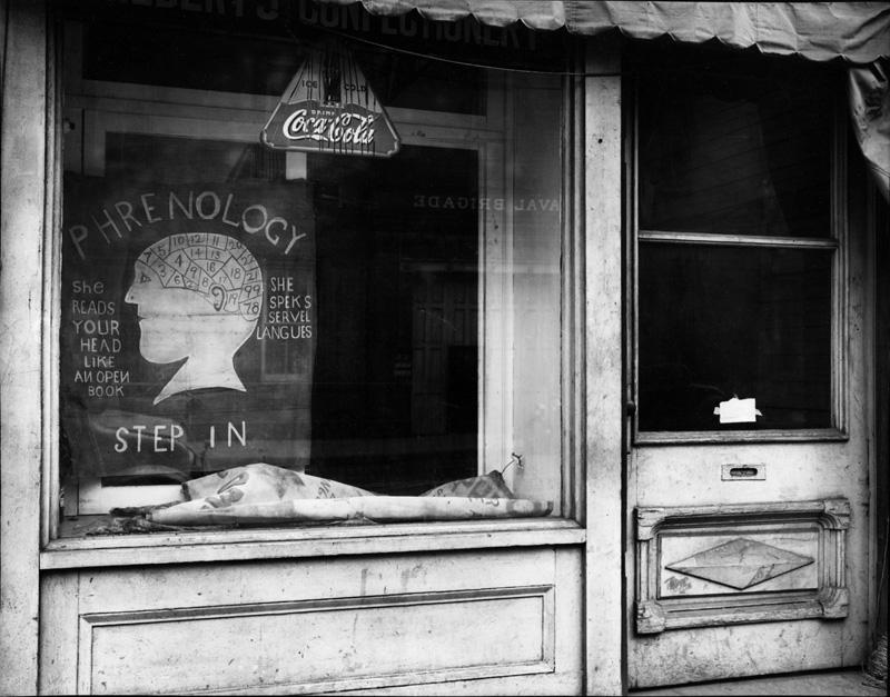 A phrenology shop in New Orleans in 1936. Image: Peter Sekaer / Wikimedia Commons