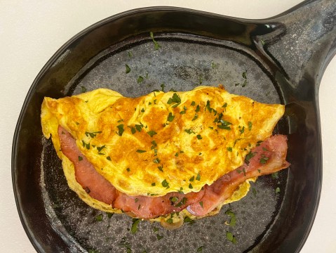 Lekker Brekker Monday: Bacon and mature Cheddar omelette