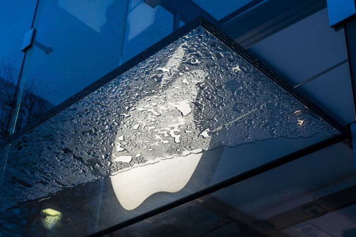Apple Loses $113 Billion in Value After Regulators Close In