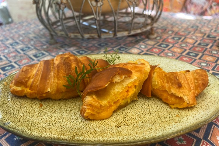 Lekker Brekker Monday: Cheesy toasted croissants in an air fryer