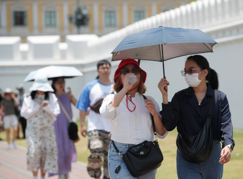 Heat wave in Southeast Asia closes schools, triggers health alerts